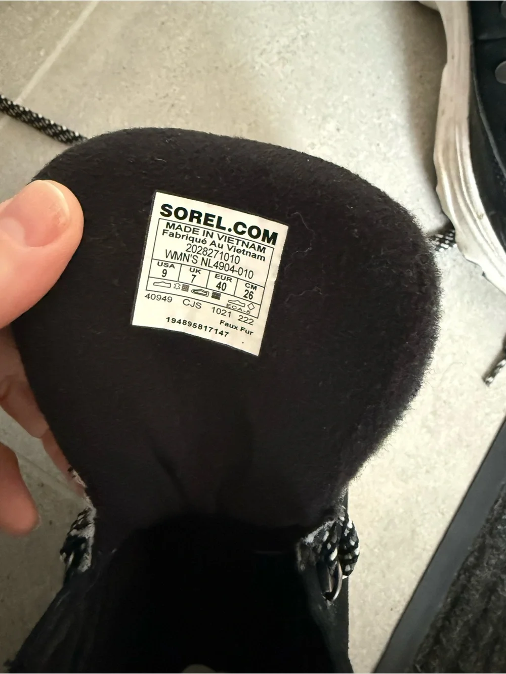 Sorel women Black and Gray Lace-Up Winter Boots, size 9 - Picture 4 of 4